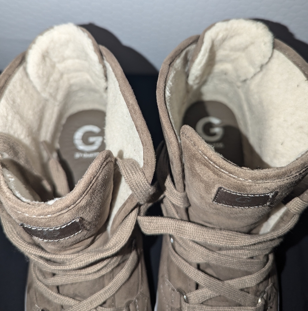 💰💰Guess high top suede sneakers sz 11